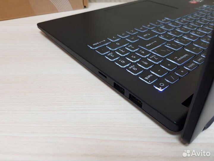 Ноутбук MSI на Ryzen 5 + DDR4 + SSD, FullHD