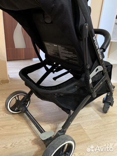 Прогулочная коляска забронирована