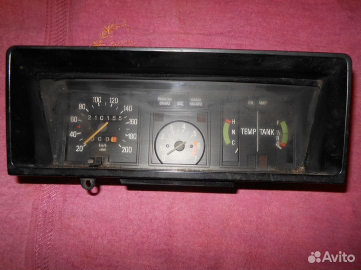 Щиток приборов на Вольво 240