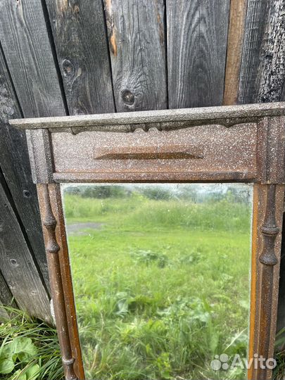 Настенное старинное зеркало в раме винтаж