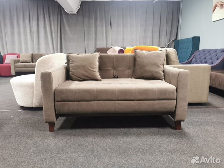 Небольшой диванчик раскладной (кухня, балкон)