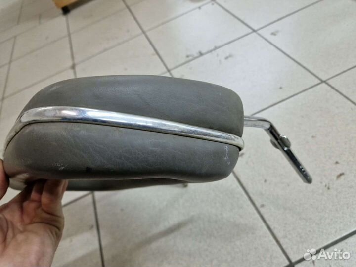 Подголовник серая кожа Ауди 100 С3 (44)