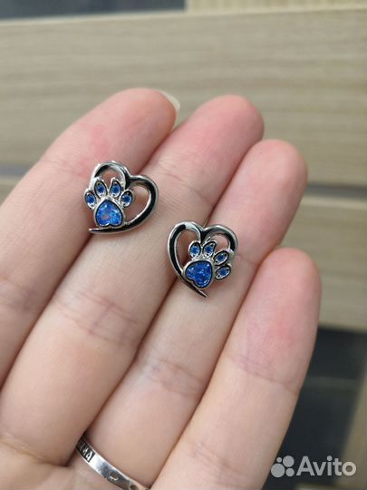 Серебряные серьги в форме сердца и лапки животного