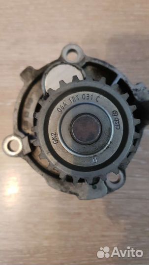 Помпа водяная Skoda Octavia A5(1Z) 1.6 BSE