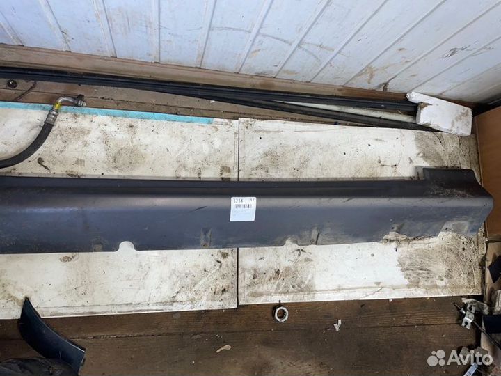 Накладка порога (наружняя) передняя правая Kia