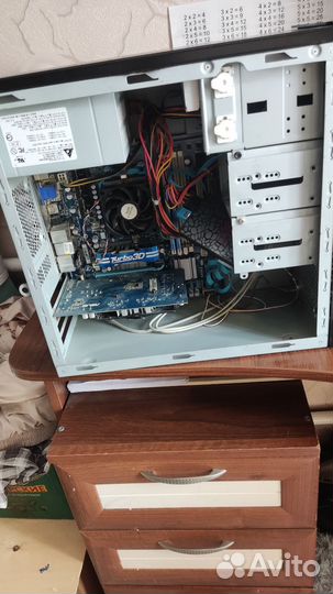 Настольный компьютер с монитором