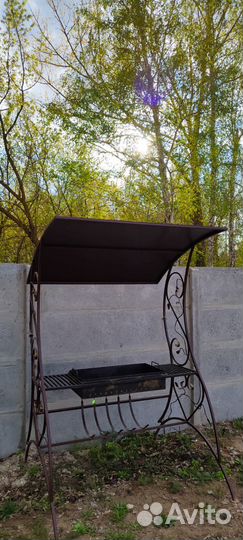 Мангальная зона и беседка в лесу