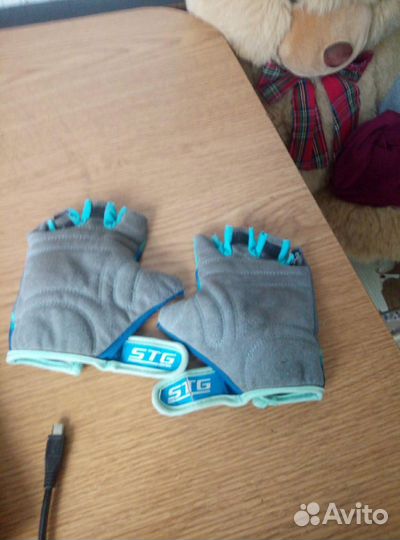 Перчатки без пальцев спортивные