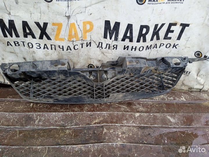 Решетка радиатора Mazda 323F 1998 (б/у)