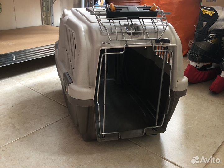 Переноска для кошек и мелких собак