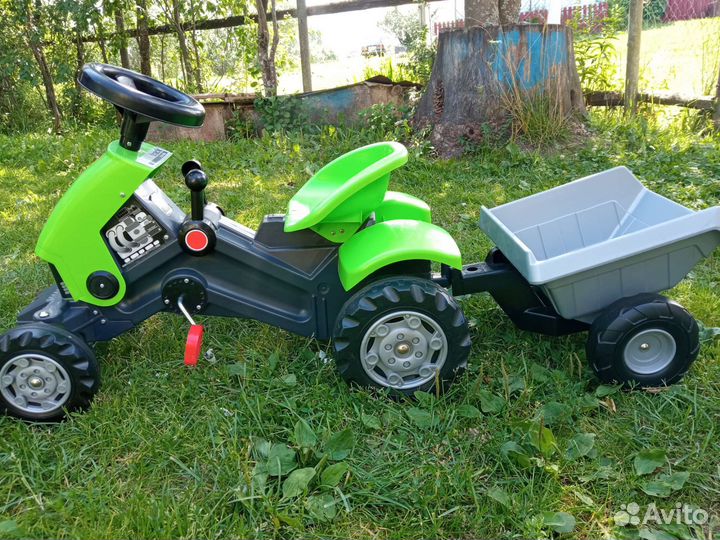 Детский трактор с педалями