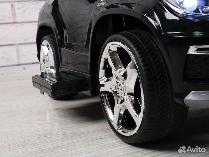 Каталка с ручкой на резиновых колесах Mercedes