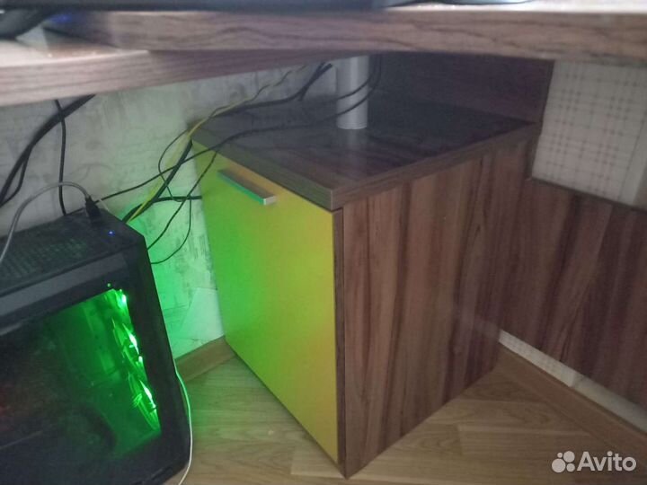 Стол в детскую Модекс