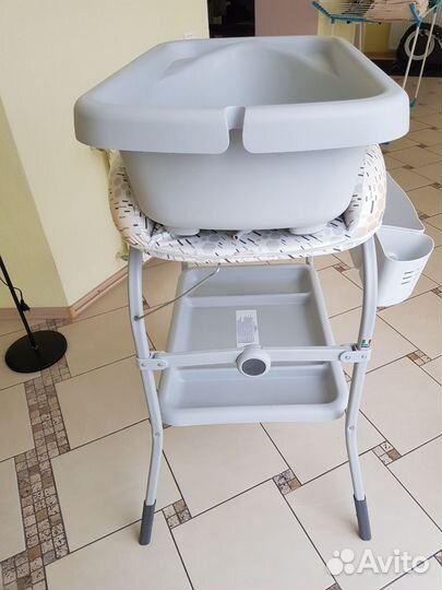 Пеленальный столик с ванночкой от chicco