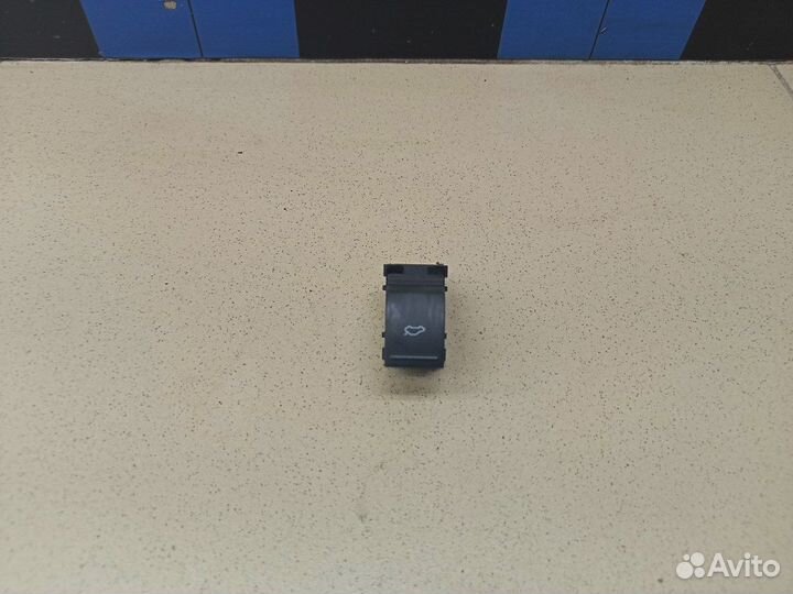 Кнопка открывания багажника Polo (Sed RUS) 2011