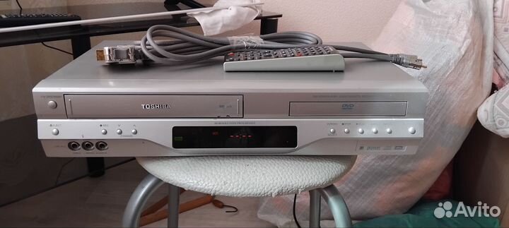 Видеомагнитофон/DVD- проигрыватель Toshiba
