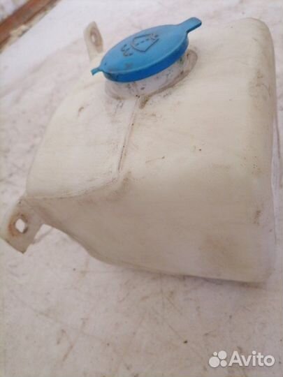 Бачок стеклоомывателя передний Kia Sportage 1