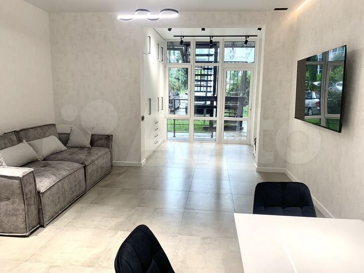 2-к. квартира, 56 м², 1/19 эт.