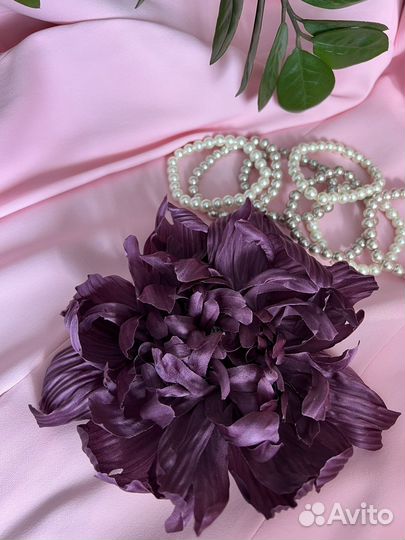 Брошь цветок из шелка