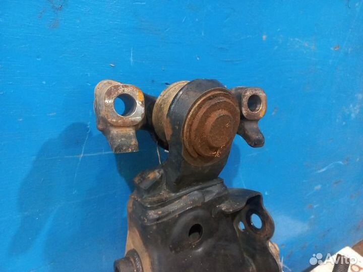 Рычаг подвески нижний левый Toyota Land Cruiser