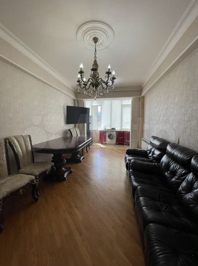 2-к. квартира, 70 м², 6/10 эт.