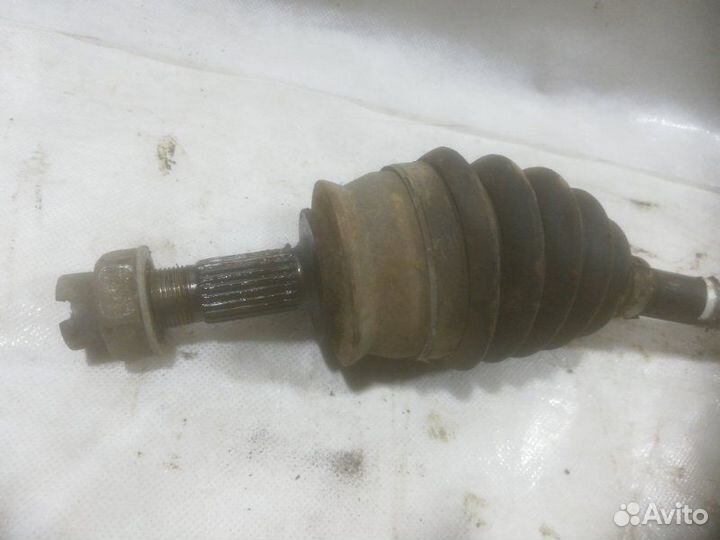 Привод (полуось) левый