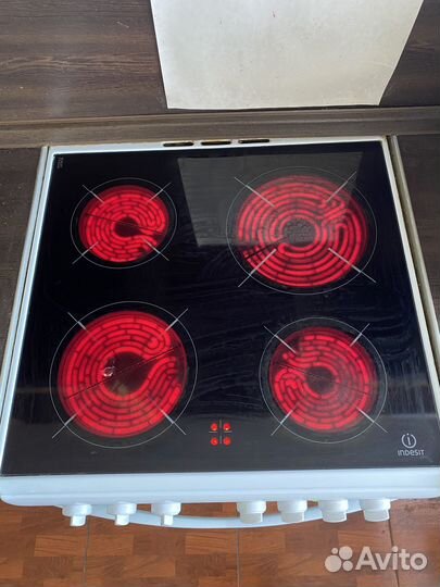 Плита электрическая стеклокерамика Indesit