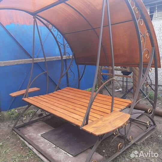 Семейная качель с откидной спинкой и столиками