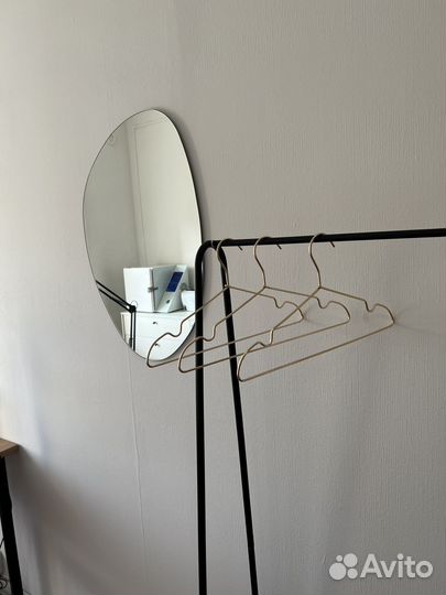 Зеркало настенное фигурное