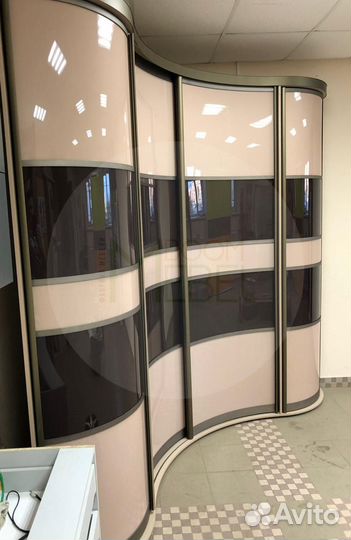 Ресепшн и шкаф для шоурумов