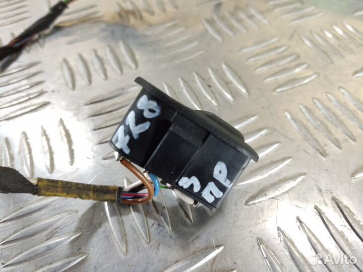 Кнопка стеклоподъемника Opel Omega B