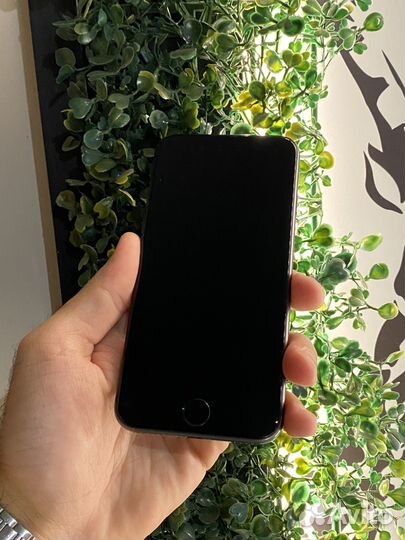 iPhone 8, 64 ГБ