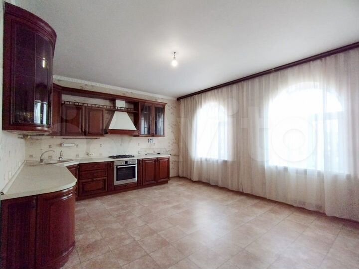 Дом 323,2 м² на участке 10,9 сот.