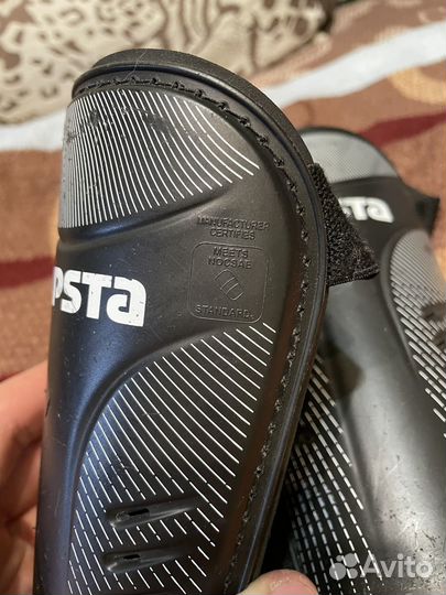 Футбольные щитки