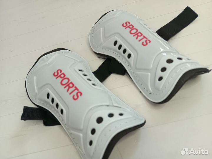 Щитки футбольные