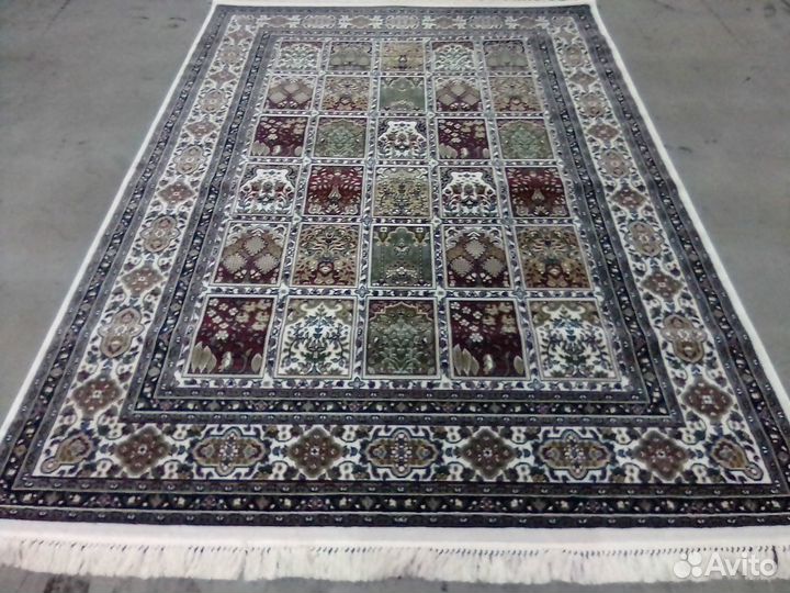 Ковер размером : 1.60х2.30 (№ 25418) новый