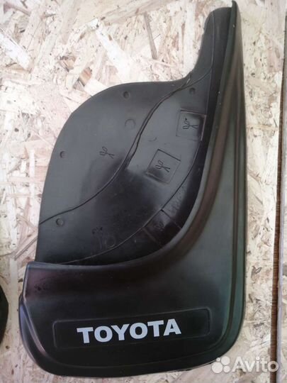 Задние брызговики Toyota универсальные