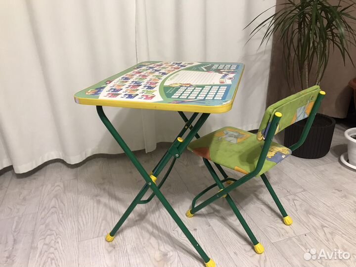 Детский столик и стул