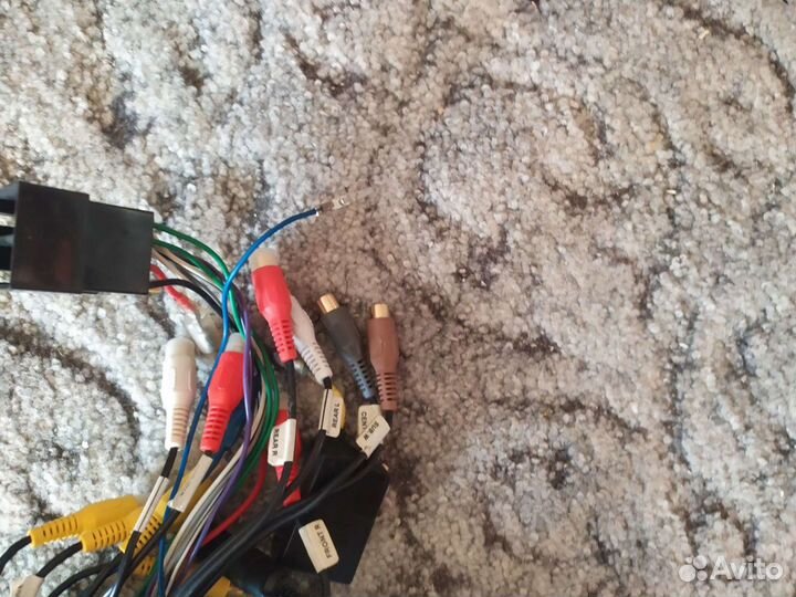 Мультимедийный центр Hyundai H-cmmd4042