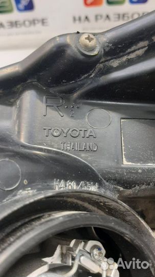 Фара передняя правая Toyota Hilux