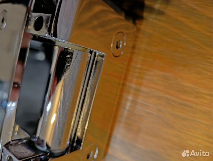 Петли для стеклянных дверей