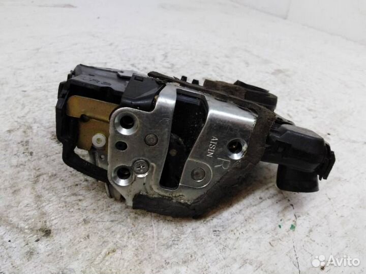 Замок двери передней правой