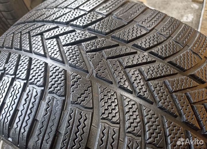 Bridgestone Blizzak LM005 RFT 265/40 R21