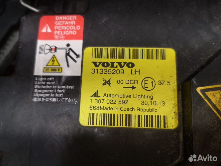 Фара левая/правая Volvo V50 MW ксенон