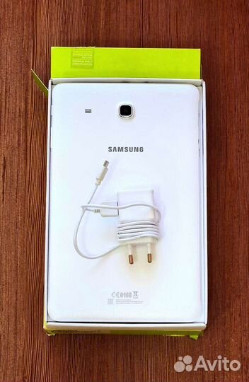 Планшет Samsung Galaxy Tab E SM-T561 8gb