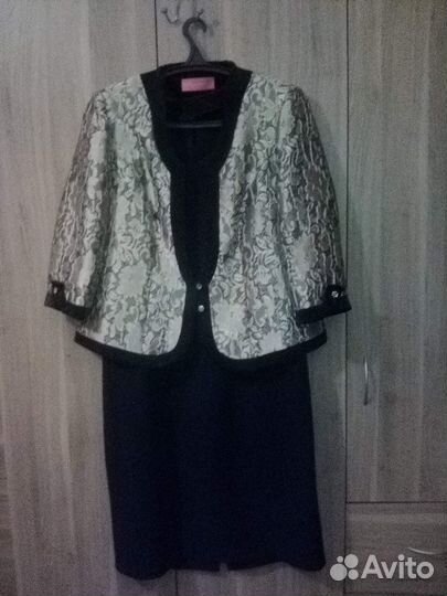 Платья и костюмы