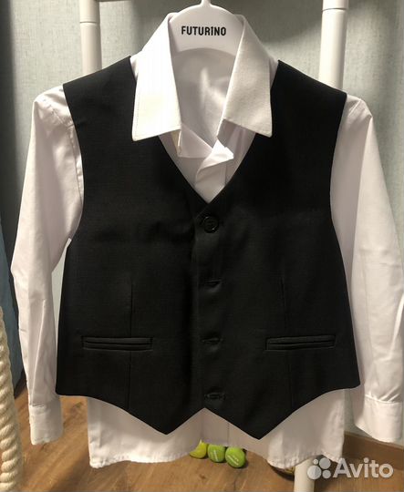 Рубашка белая с жилеткой 104