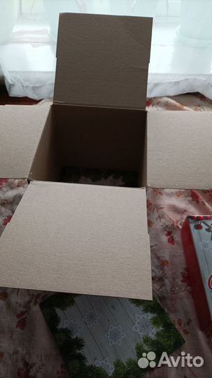 Подарочная коробка