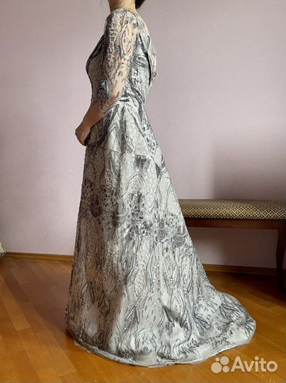 Продаю шикарное платье,сшитое во Франции