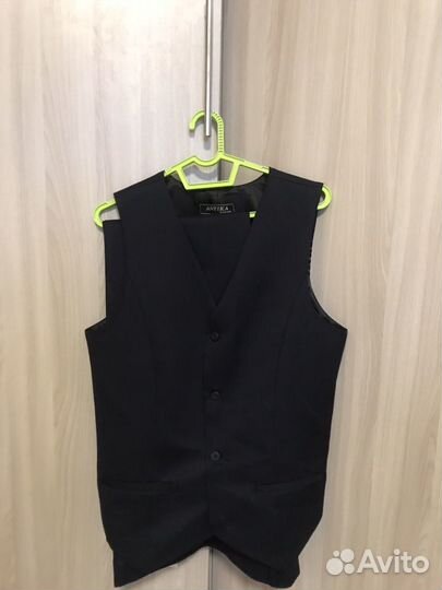 Школьный костюм-двойка новый